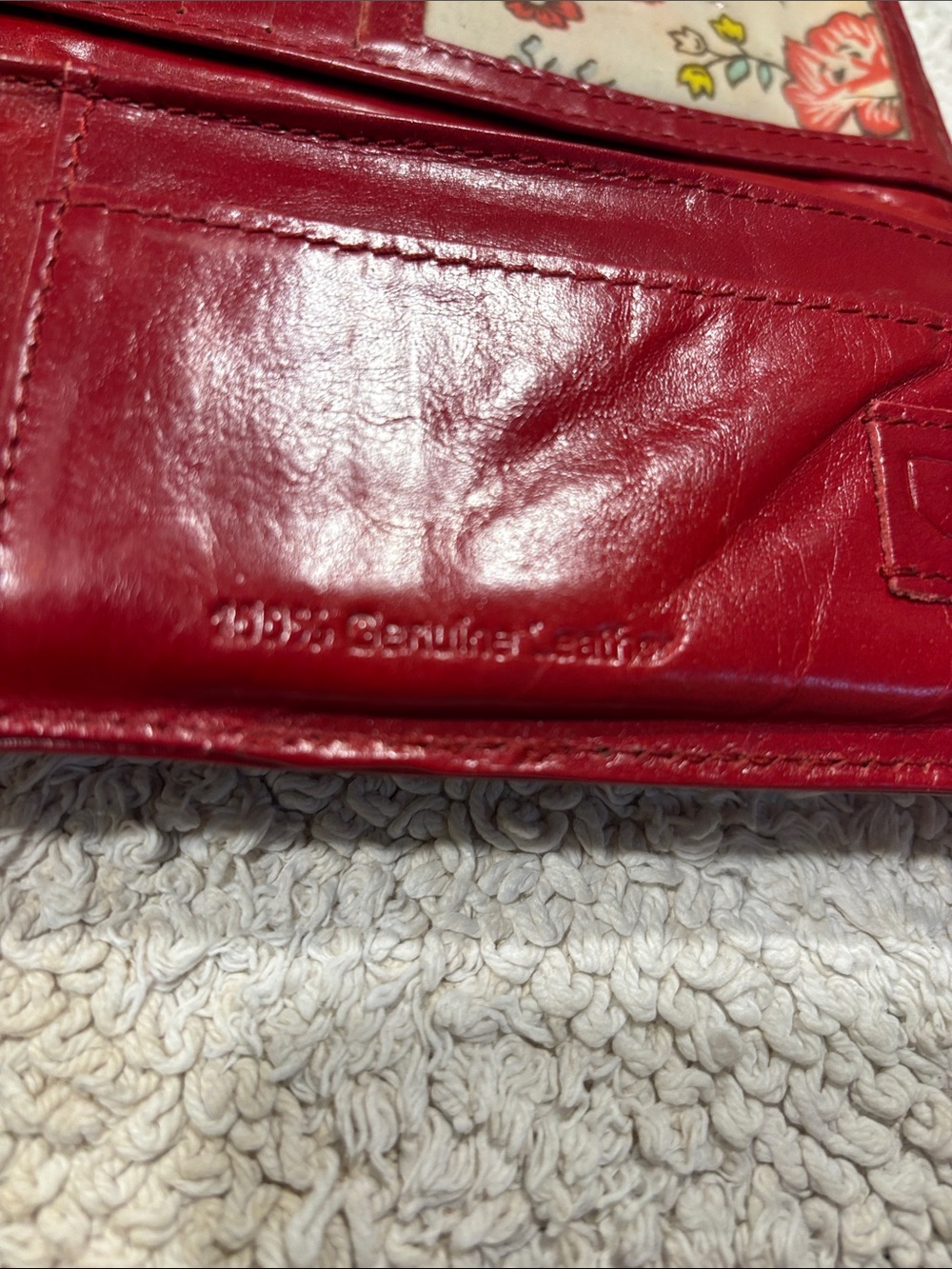 HOBO  International Vintage Red Women's 100% Leather Wallet with Magnetic Snaps - Picture 2 of 10